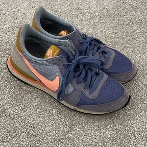 Nike Internationalists Women's Size 9.5